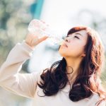 夏の暑い日の頭痛に注意！原因は脱水症状かも？対処法・予防法を紹介